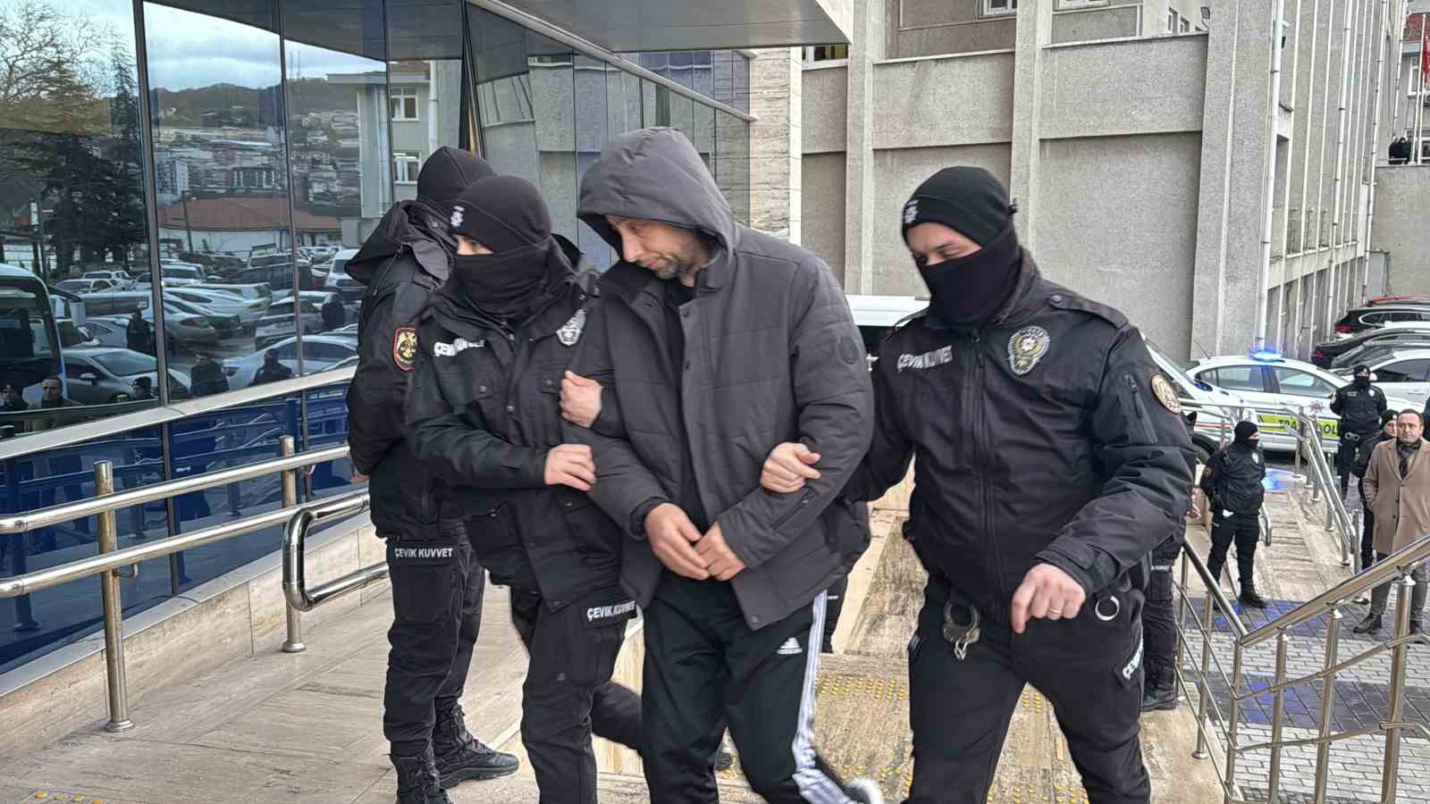 Zonguldak’ta rüşvetle araç muayenesi operasyonunda 11 şüpheli adliyede
