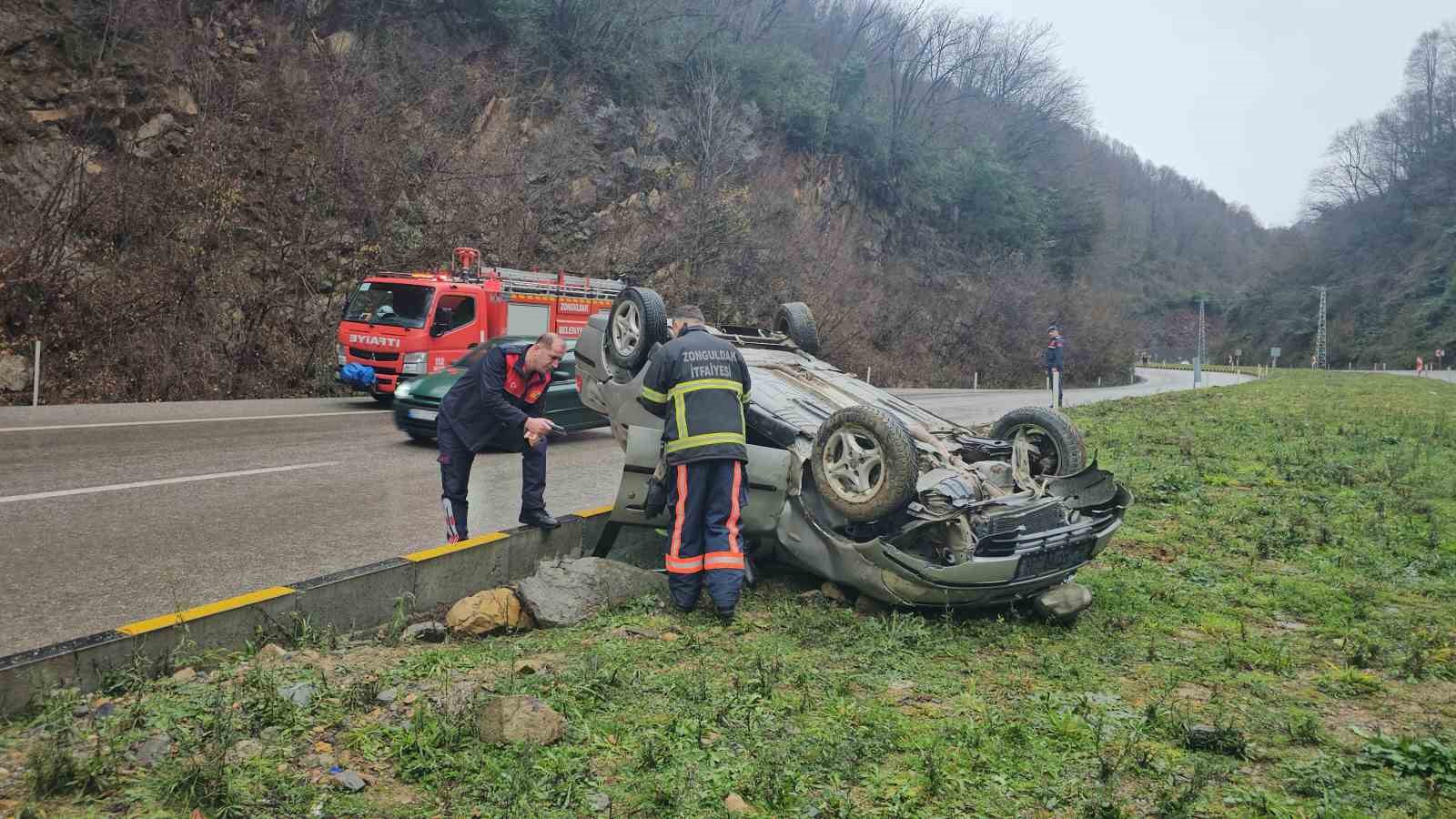 Zonguldak’ta takla atan otomobildeki 3 kişi yaralandı
