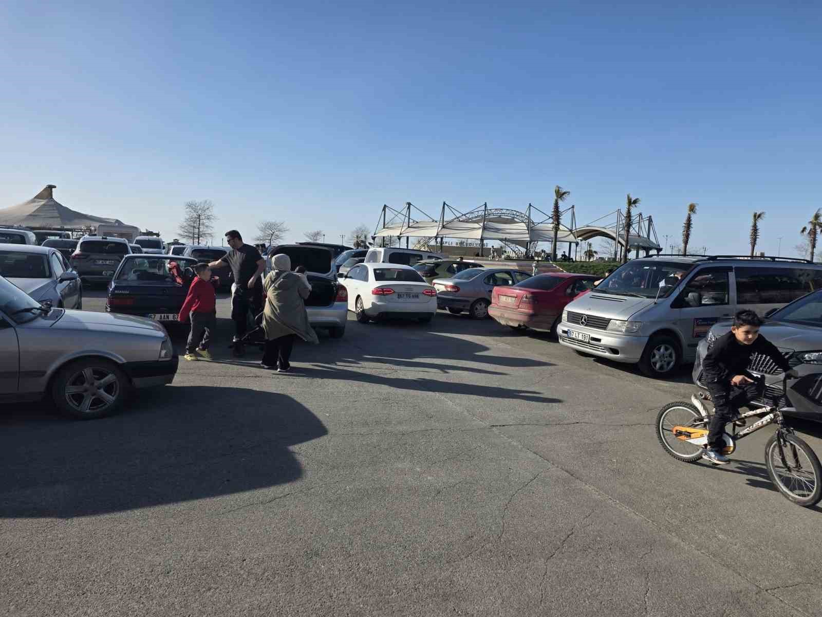 Zonguldak’ta termometreler 24 dereceyi gösterdi
