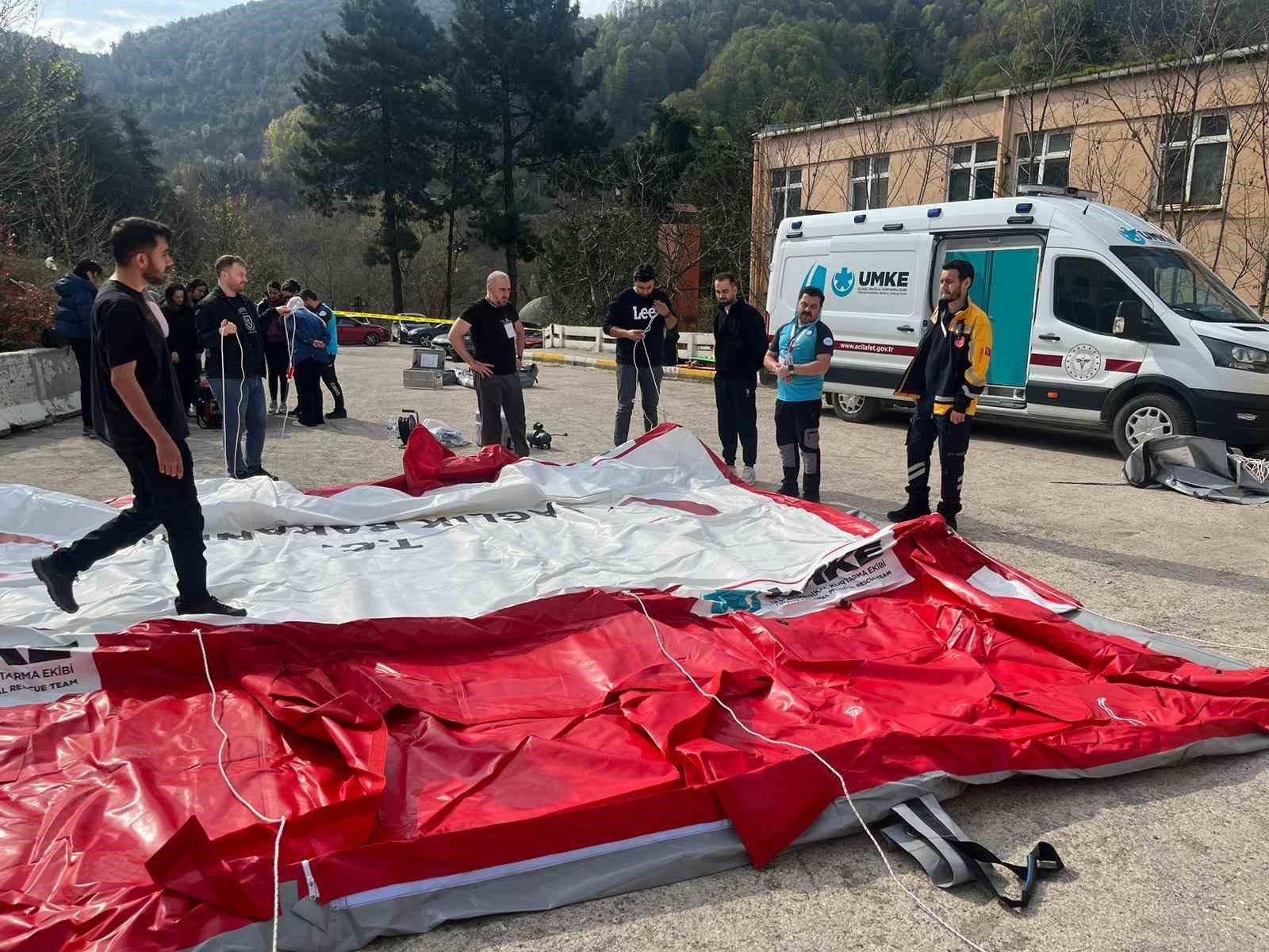 Zonguldak’ta yeni UMKE gönüllüleri yetiştirildi
Zonguldak’ta yeni UMKE gönüllüleri yetiştirildi