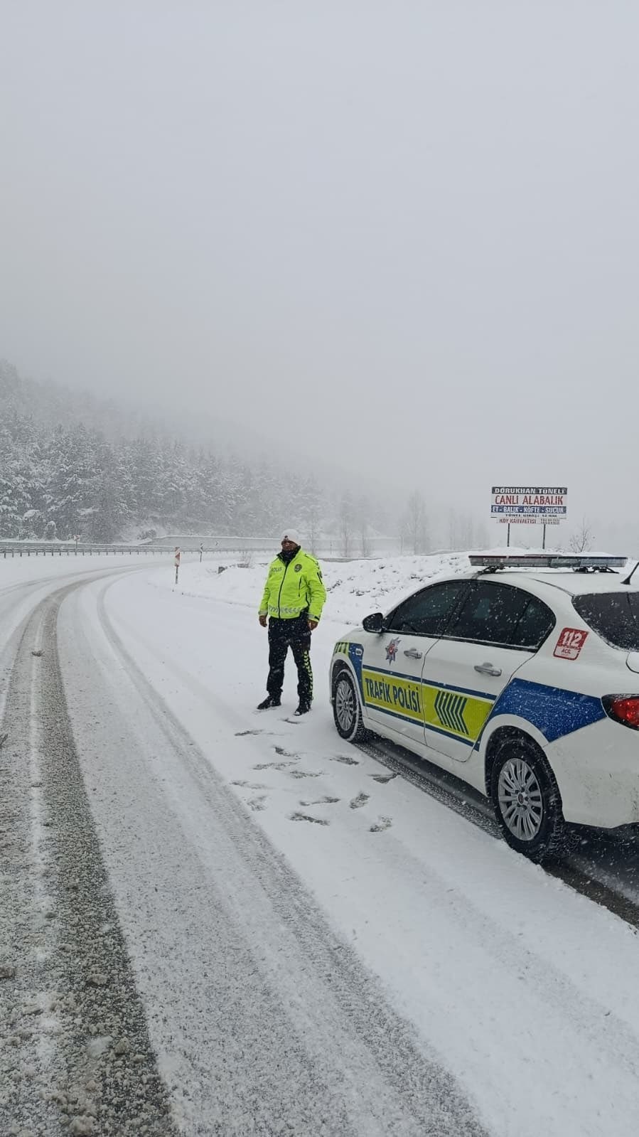 Zonguldak’ta yoğun kar mesaisi, 61 köy yolunda çalışma sürüyor
Zonguldak’ta yoğun kar mesaisi, 61 köy yolunda çalışma sürüyor