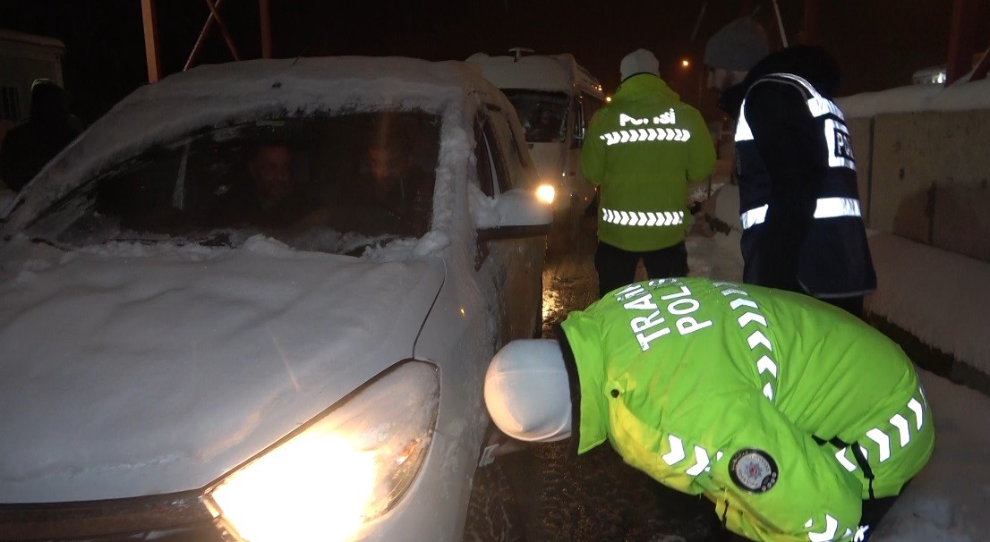 Zorlu kış şartlarına rağmen Tunceli’de yılbaşı güvenliği emniyete emanet
