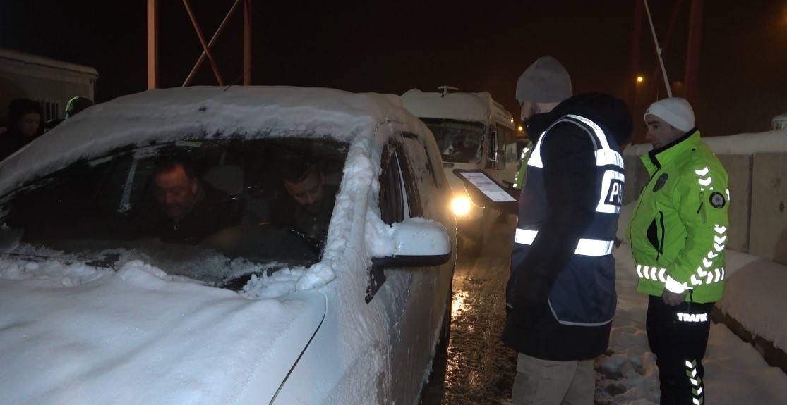 Zorlu kış şartlarına rağmen Tunceli’de yılbaşı güvenliği emniyete emanet
