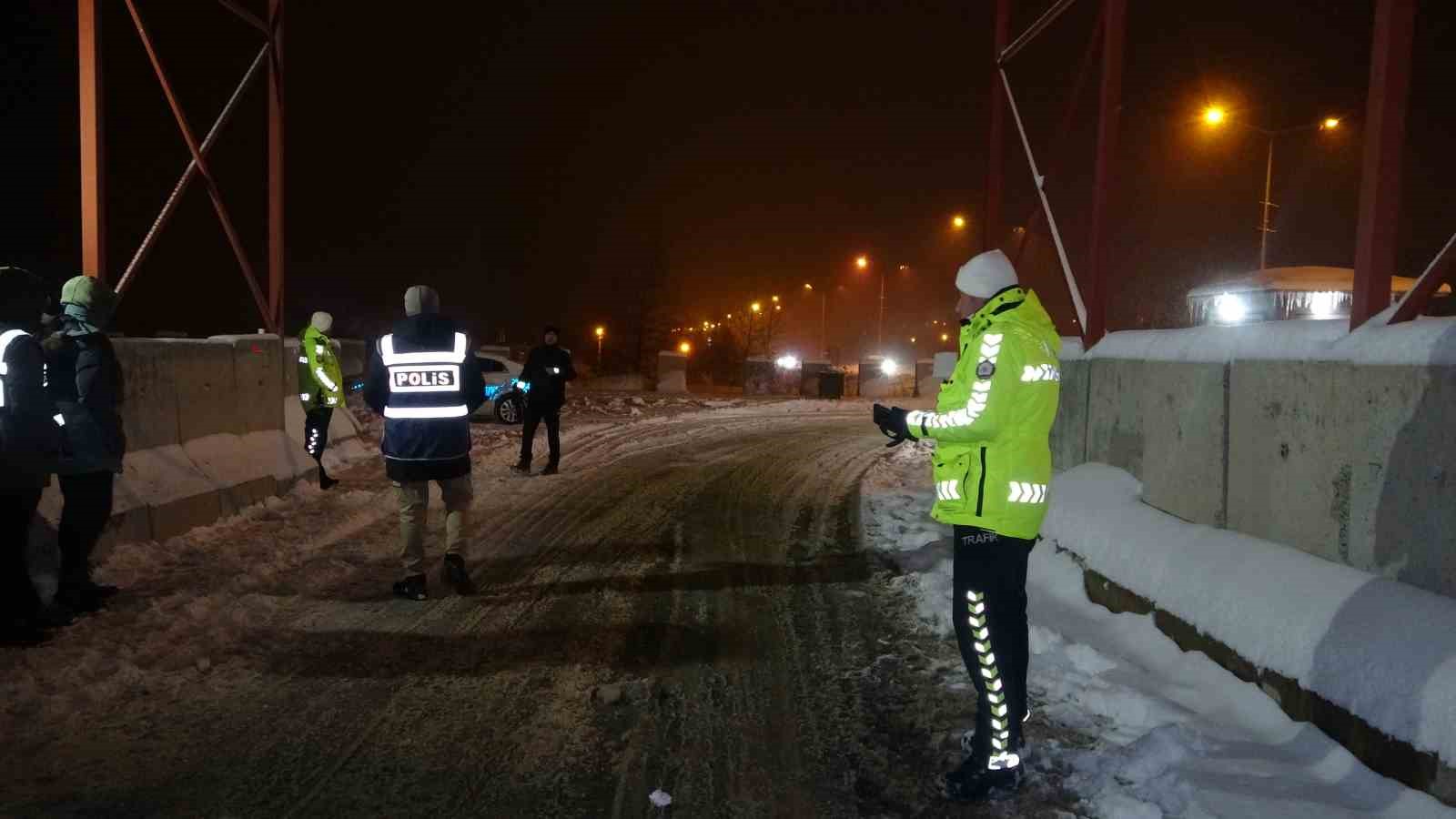 Zorlu kış şartlarına rağmen Tunceli’de yılbaşı güvenliği emniyete emanet
