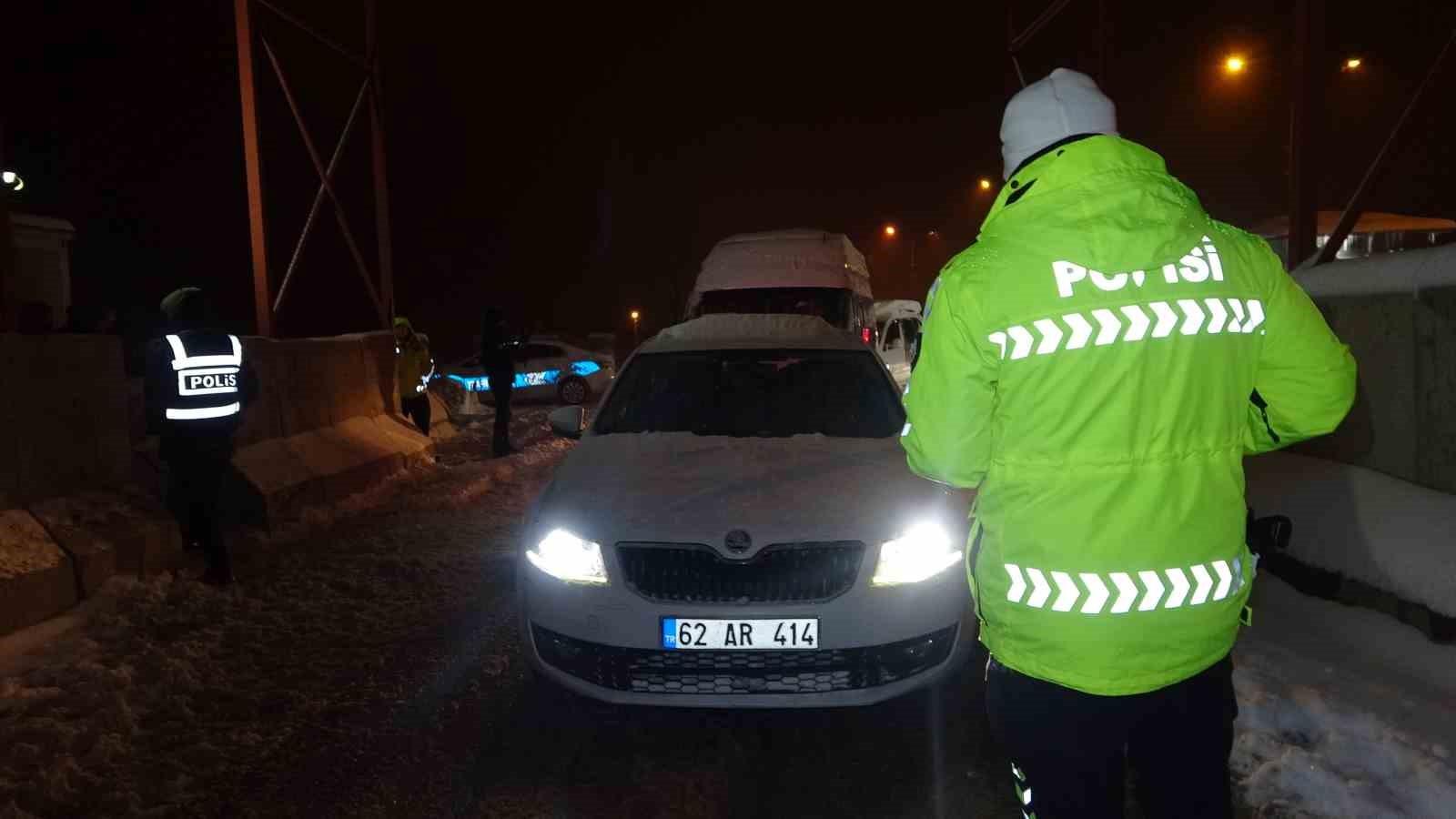 Zorlu kış şartlarına rağmen Tunceli’de yılbaşı güvenliği emniyete emanet
