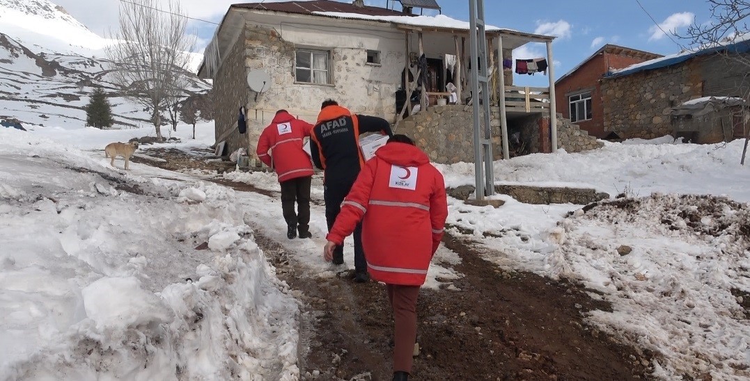 Zorlu kış şartlarında ihtiyaç sahiplerine destek
Zorlu kış şartlarında ihtiyaç sahiplerine destek