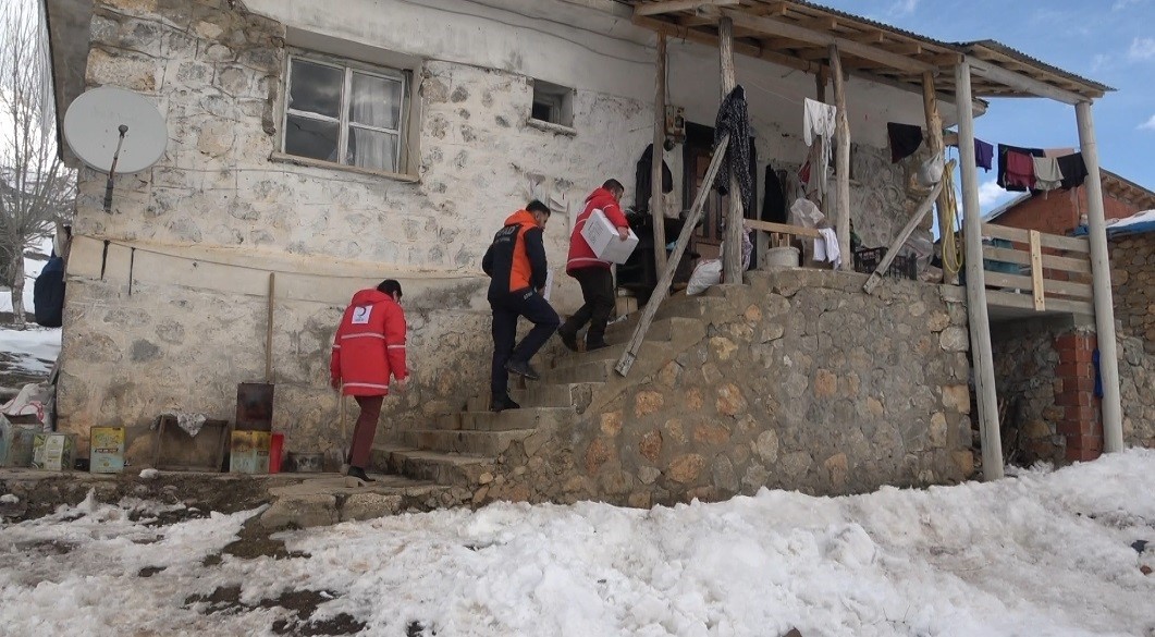 Zorlu kış şartlarında ihtiyaç sahiplerine destek
Zorlu kış şartlarında ihtiyaç sahiplerine destek