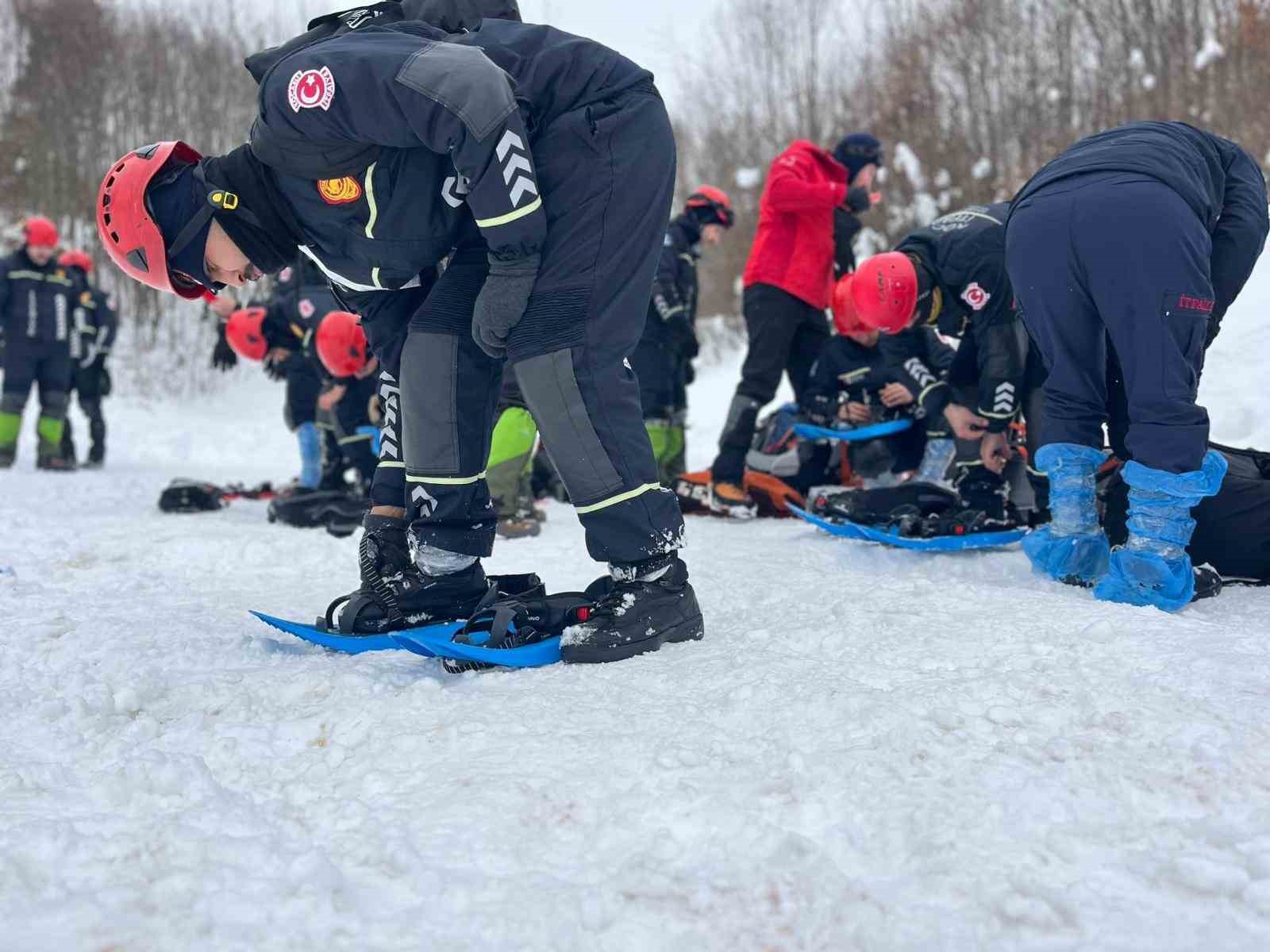 Zorlu kış şartlarında kurtarma tatbikatı

