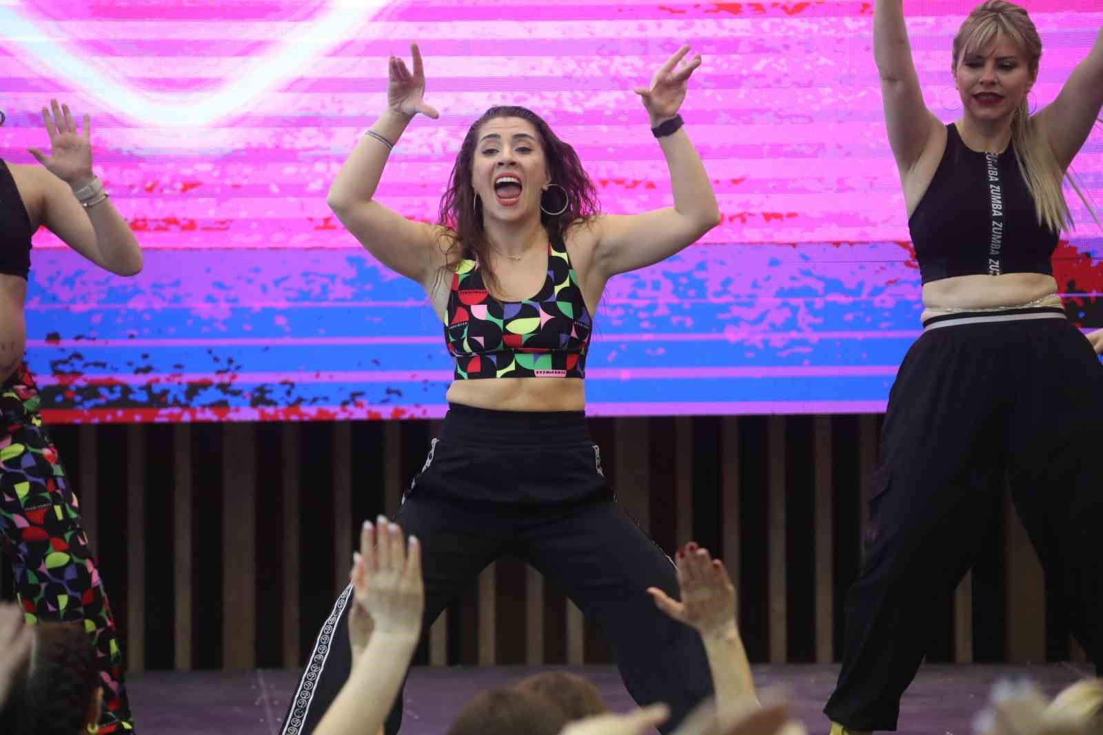 Zumba tutkunları Merkezefendi’de buluşacak
