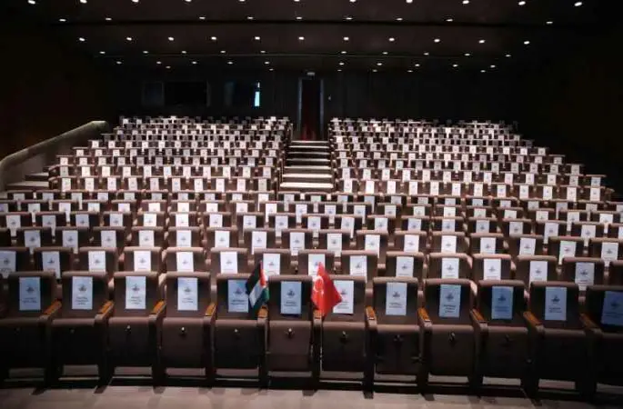 Sinema koltukları Gazze’de şehit olan çocuklara ayrıldı