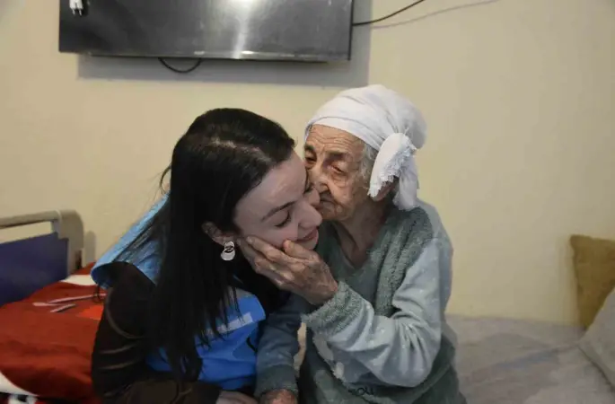 101 yaşındaki hastaya evde özel bakım
