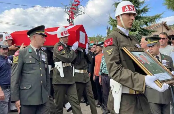 Manisalı şehide hüzünlü veda