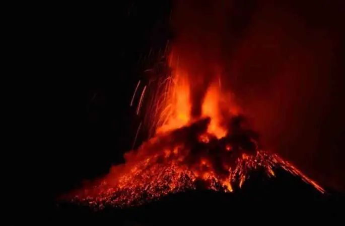 Etna Yanardağı yeniden faaliyete geçti