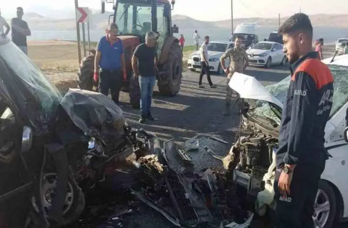 Bitlis’te trafik kazası: 8 yaralı
