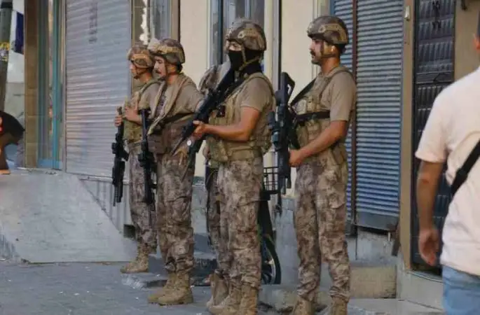 Adana’da infazların yaşandığı caddede hava destekli “Huzur ve Güven” uygulaması