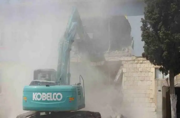 Kilis’te ağır hasarlı okulların yıkımına başlandı