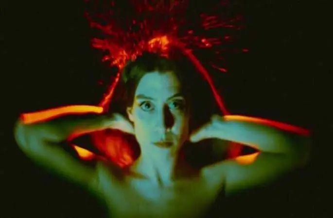 Kadınlar Sarı Görünür Karanlıkta