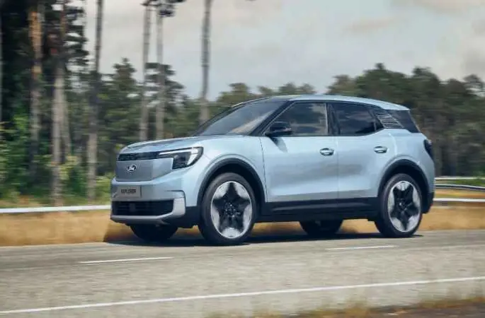 Yeni elektrikli Ford Explorer ve rekortmen maceracı Lexie Alford dünya turu için yola çıkmaya hazır 