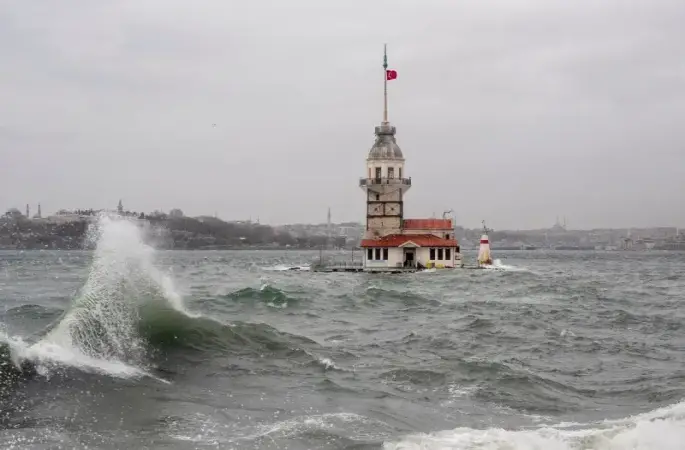 İstanbul Valiliği’nden kuvvetli rüzgar ve fırtına uyarısı