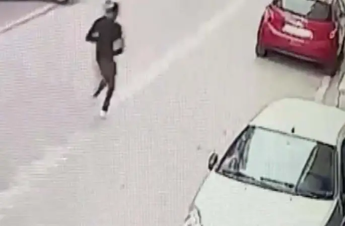 Esenyurt’ta şaka gibi olay! Şok geçirmesi lazım dediler, sokak ortasında ateş ettiler