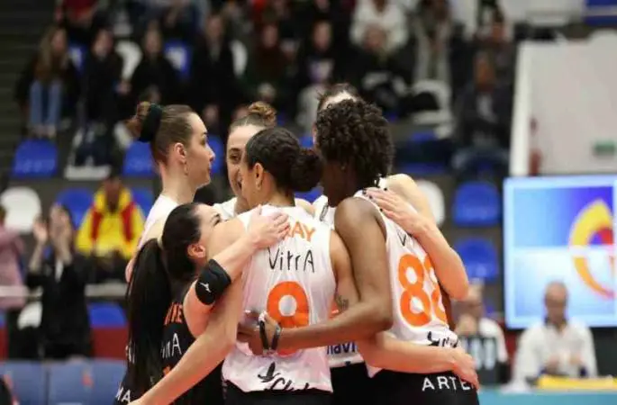 Eczacıbaşı Dynavit, play-off turuna galibiyetle başladı