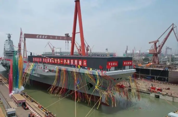 Çin’in üçüncü uçak gemisi “Fujian-18” denize indirildi