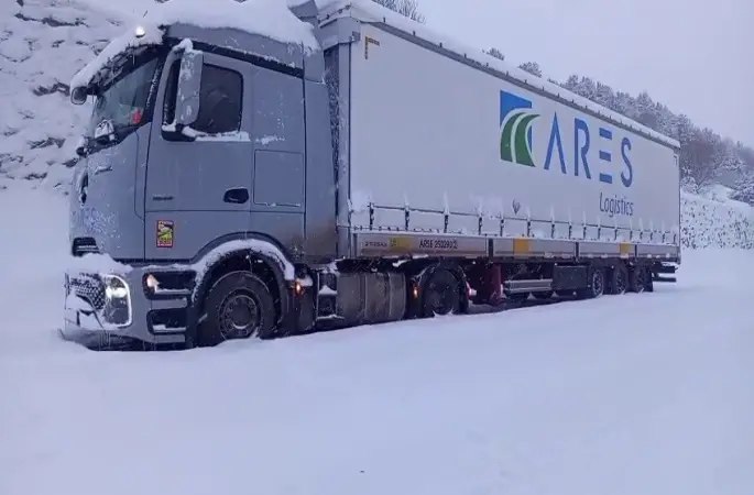 20 tır Posof Ilgar dağında mahsur kaldı
