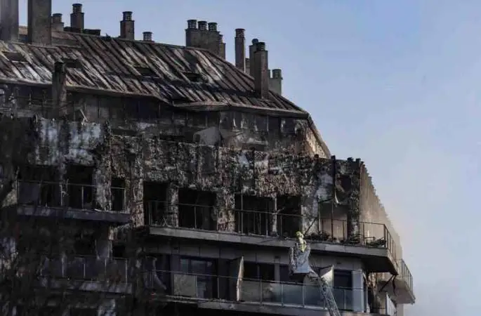 İspanya’da 14 katlı binada ölenlerin sayısı 9’a yükseldi