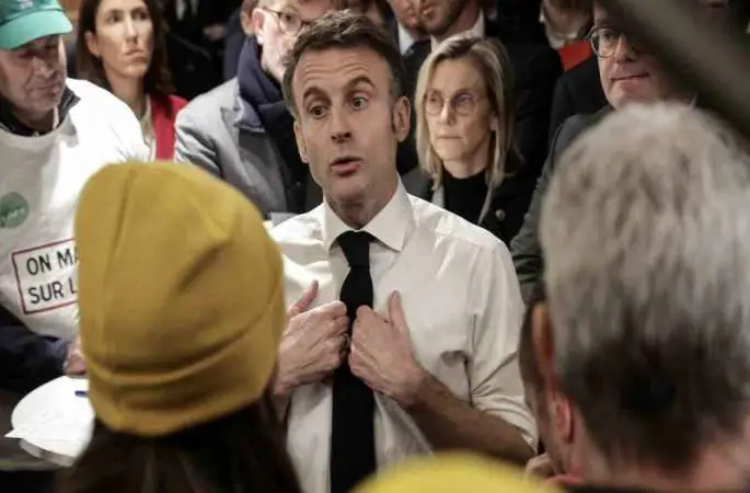 Fransız çiftçiler Macron’un katıldığı tarım fuarını bastı