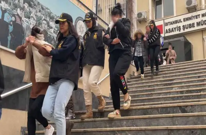 İstanbul’da fuhuş operasyonu: 12 kadın kurtarıldı, 9 gözaltı