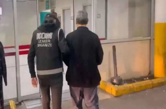 İzmir’de FETÖ operasyonu: 23 gözaltı
