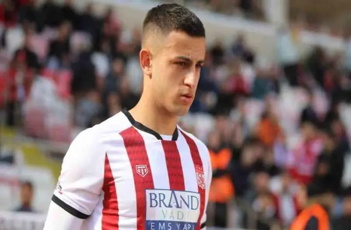 Bartuğ Elmaz’ın omuzu çıktı