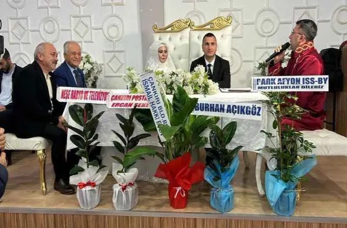 Belediye başkanı rakibinin nikah şahidi oldu