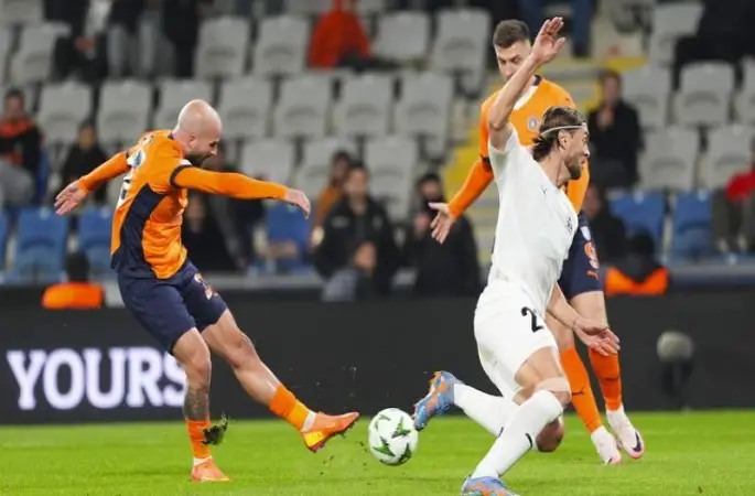 Başakşehir uzatmalarda kaybetti! Petrocub ilk puanını aldı