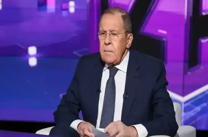 Lavrov: “Biz müzakereye hazırız, ancak Zelenskiy’in barış formülü temelinde değil”