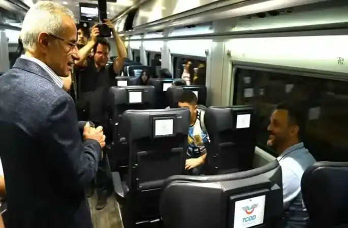 Ulaştırma ve Altyapı Bakanı Uraloğlu: “Emeklilerimize trenlerde yüzde 10 indirim uygulayacağız"