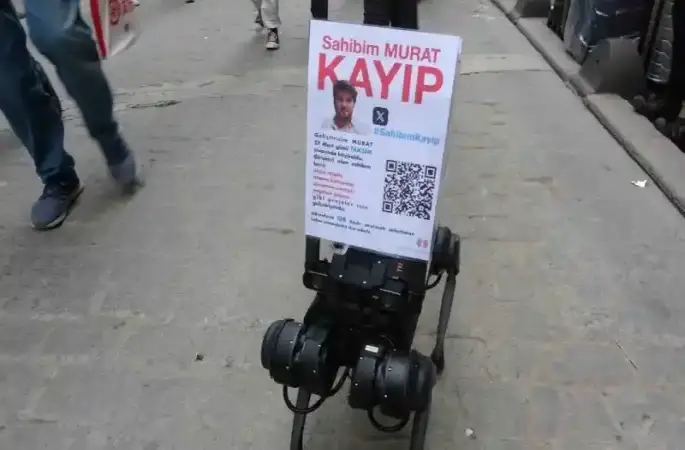 Robot köpeğe Taksim’de büyük ilgi