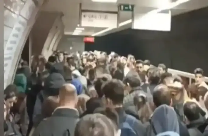 Üsküdar-Samandıra metro hattında 2 yolcusuz metro çarpıştı