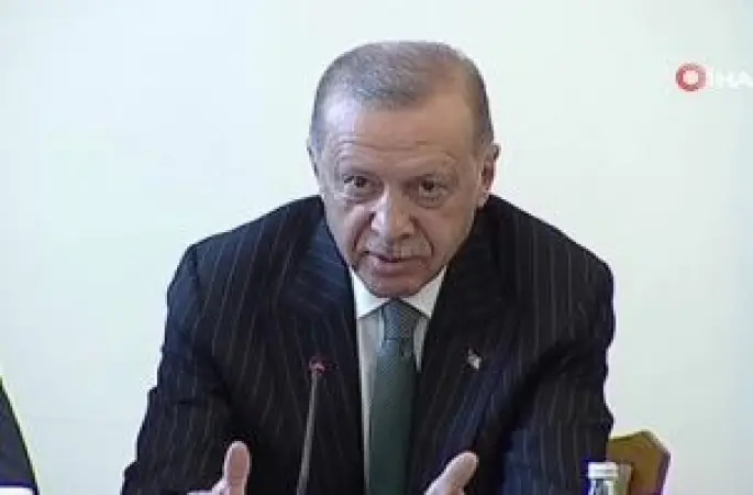 Erdoğan’dan Tunç Soyer’e sert tepki: Tarihinizi unutturmaya çalışan köksüzlere kulak asmayın