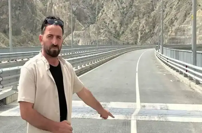 Artvin’de kayma ve çatlamaların meydana geldiği viyadük sürücüleri tedirgin ediyor