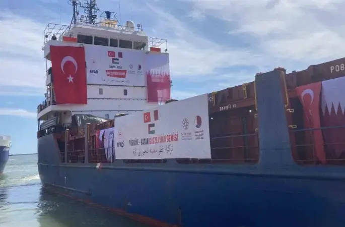 ’Türkiye-Katar Gazze İyilik Gemisi’ Mersin’den uğurlandı