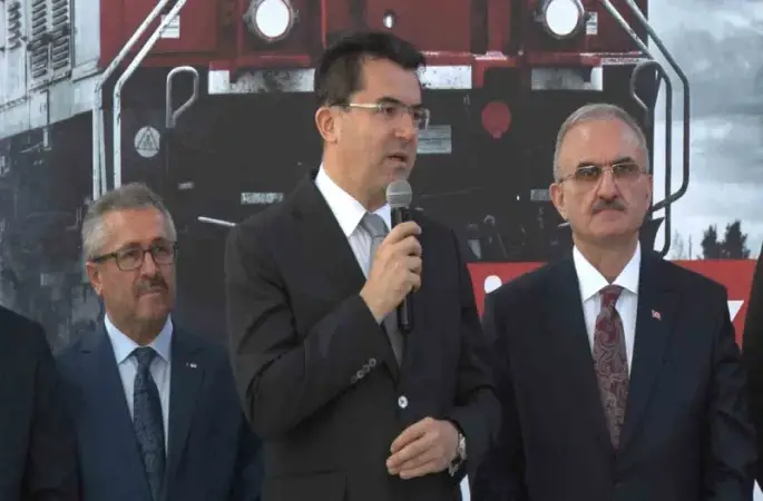 Afganistan’a yardım malzemesi taşıyacak ‘İyilik Treni’nin 20’incisi Ankara’dan hareket etti