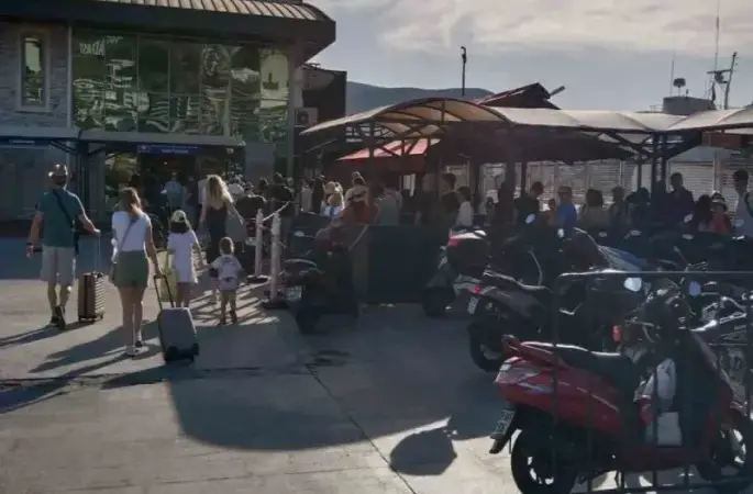 Kuşadası’ndan Sisam Adası’na akın ettiler