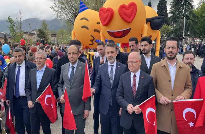 23 Nisan korteji renkli görüntülere sahne oldu
