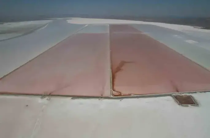 Tuz Gölü pembe renge büründü