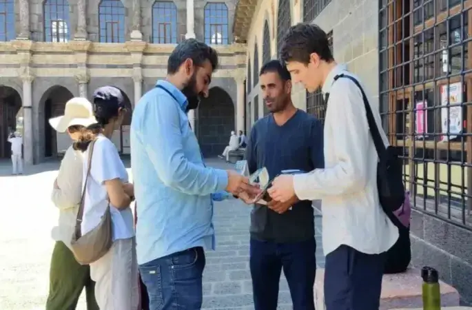 Tarihi Ulu Camiinden etkilenen Alman turist Müslüman oldu