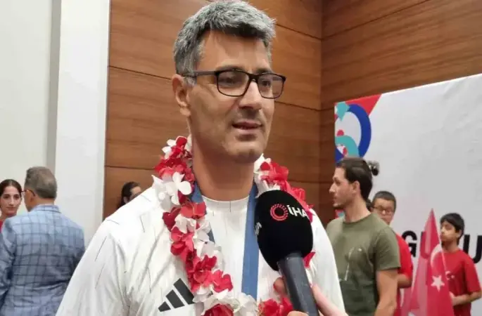 Yusuf Dikeç: "Elimden silahımı alanlar hariç, madalyamı 85 milyona armağan ediyorum"