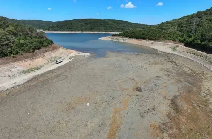 İstanbul’da Kuruyan barajlar piknik alanı oldu