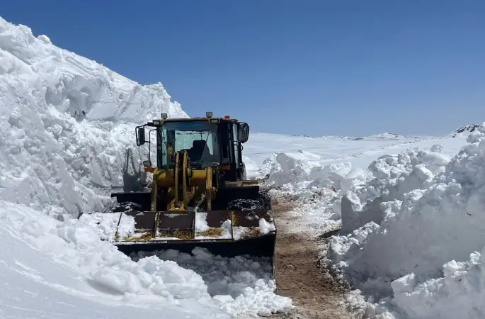 2443 rakımda kar mesaisi
