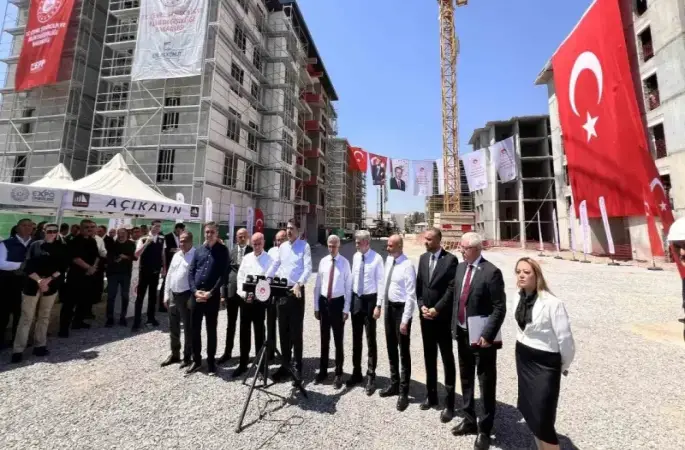 Bakan Kurum: “2025 yılı sonu depremzedelerin tamamı evine kavuşacak”